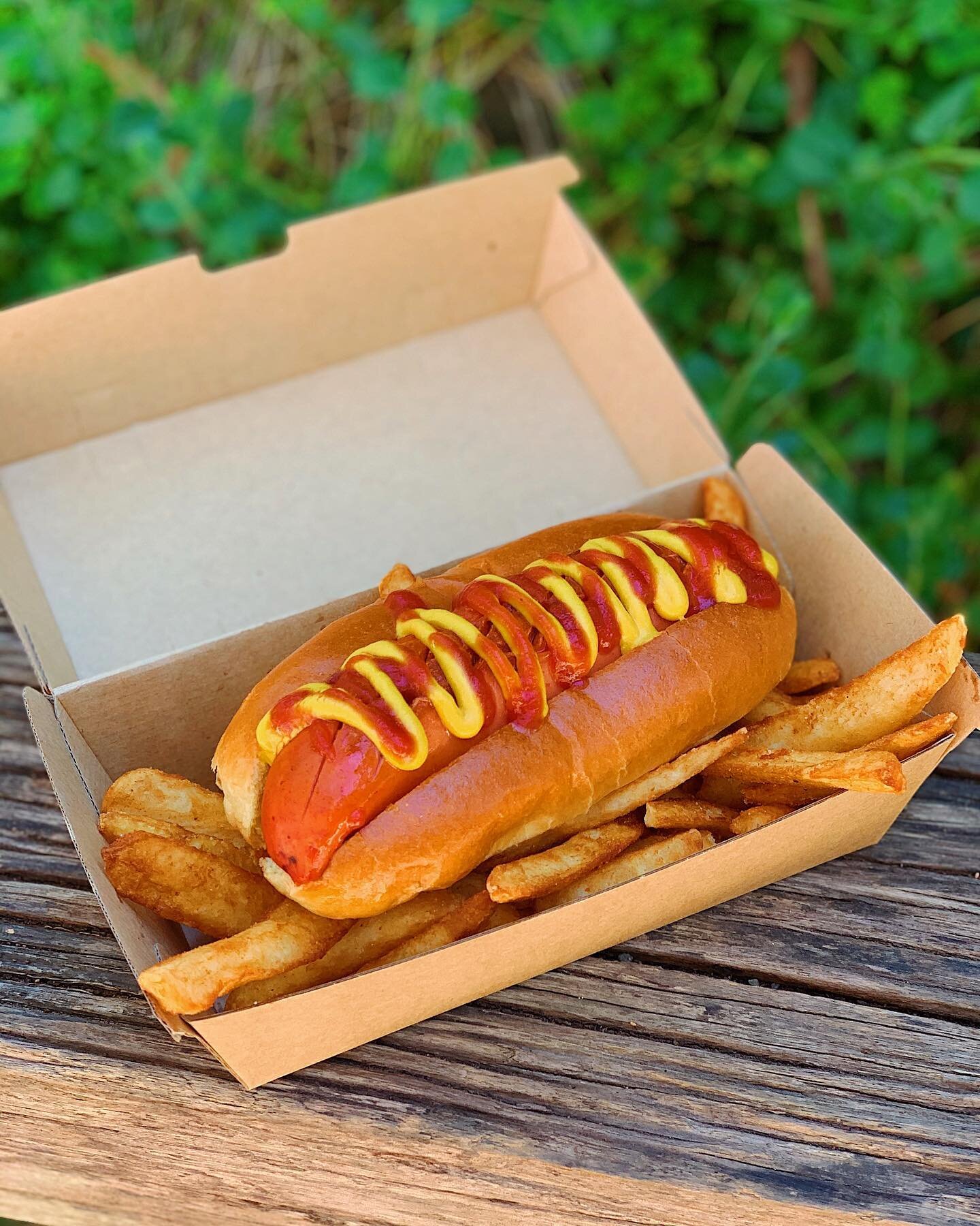 NEW TO THE SPECIALS MENU - Kransky Dogs!!😻🙊 A kransky with caramelised onion, American mustard &amp; tomato sauce in a brioche hot dog bun, served with chips! 🌭🍟 Only available until sold out, so get in quick!! 😭🌞 #kranskydog #hotdog #hotdogand