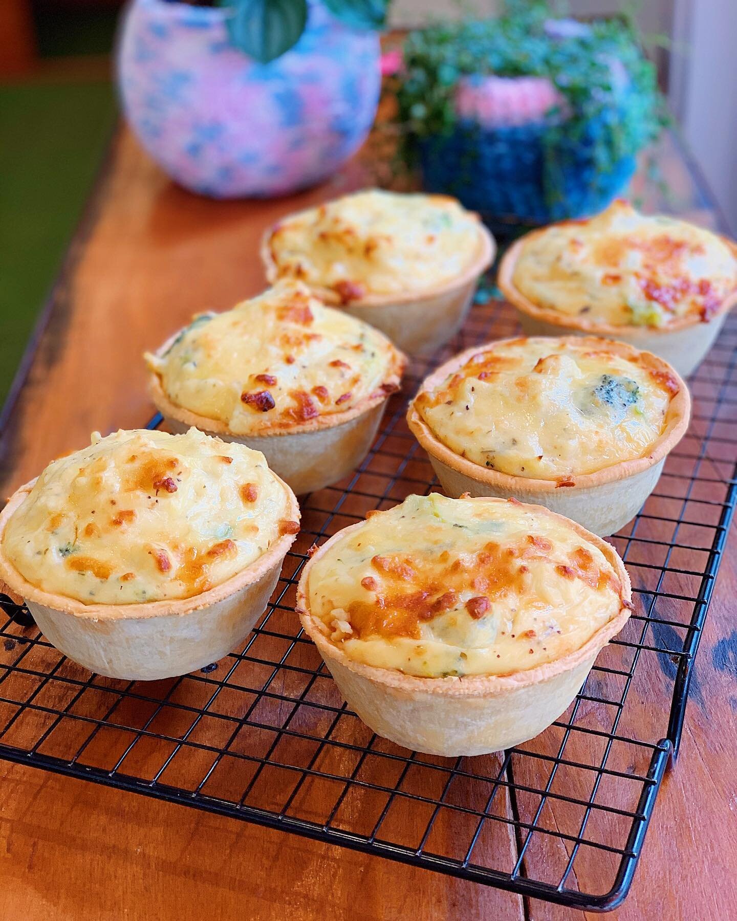 Creamy &amp; cheesy cauliflower &amp; broccoli pies! 🥦🧀 Made in house &amp; so delicious!! Lunch tomorrow is sorted! We are open from 9am-3pm on Sundays. 😻🙊 #cauliflowerpie #cauliflowerandbroccoli ##cheesycauliflower #housemadepie #vegetarianpie