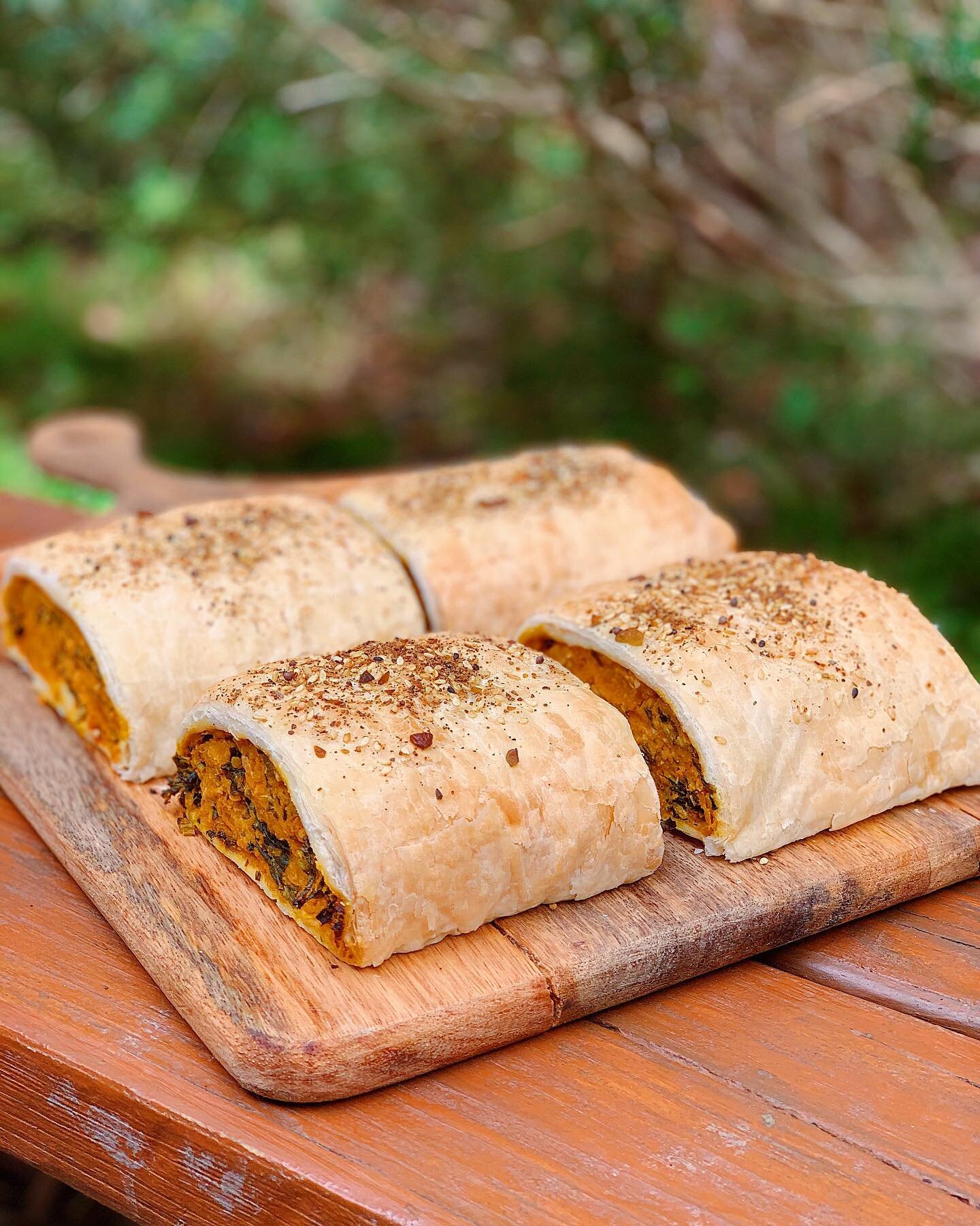 Vegan friends - have you tried our pumpkin &amp; chickpea veggie roll yet?! 😱😻 They always sell out fast so you&rsquo;ll have to get in early on the weekend! 😭🌿 Also available this weekend will be our BBQ jackfruit gourmet toasties (which are veg