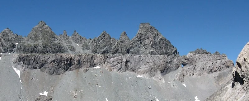 Tschingelhörner_aufgenommen_von_Osten_vom_Punkt_2459k.jpg