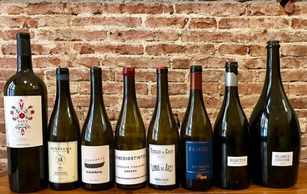 Udvalgte vine klar til privat vinsmagning hjemme – seks flasker fra aftenens tema