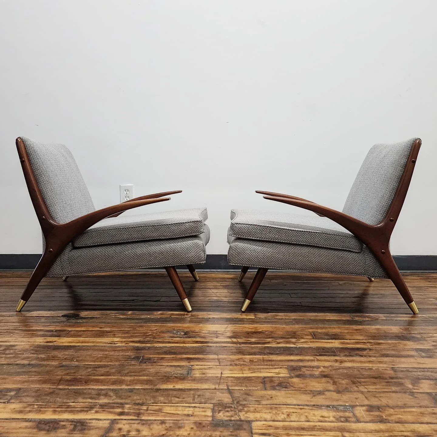 These chairs are pretty cool, and comfortable.  fresh upholstery and recently refinished. Now Available.  DM for details.

#mcm #interiordesign #vintagefurniture #karpenofcalifornia