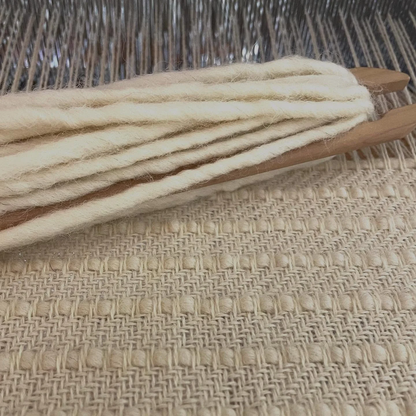 Texture on the loom, it&rsquo;s already feeling fabulous but I can&rsquo;t wait until it&rsquo;s washed and finished.  I&rsquo;m loving this sunshine but later in the year we&rsquo;ll all want a blanket that feels as good as it looks

#handwoventexti