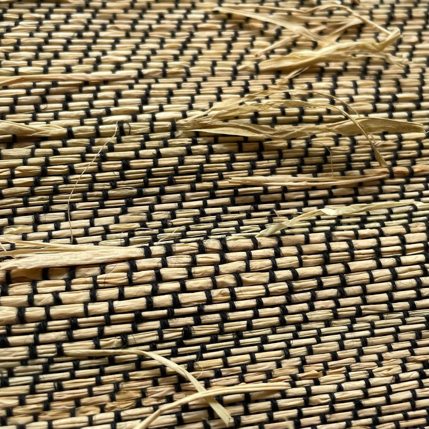 September has arrived and with it my rather exhausting studio move 
However it also brings my Weaving with Natural Materials workshop on Saturday 6th and Autumn weekly weaving sessions starting on Monday 22nd - both suitable for weavers or for beginn