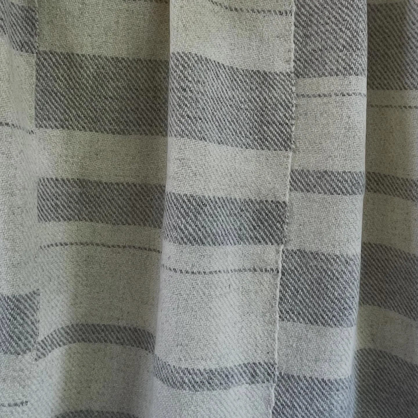 Thank you 2025 and best wishes to everyone for a happy, healthy and fulfilling 2026. Today's activities include a walk in the fresh air, a few hours in the studio and quite possibly a blanket!

#britishwool #handwoven #slowcraft