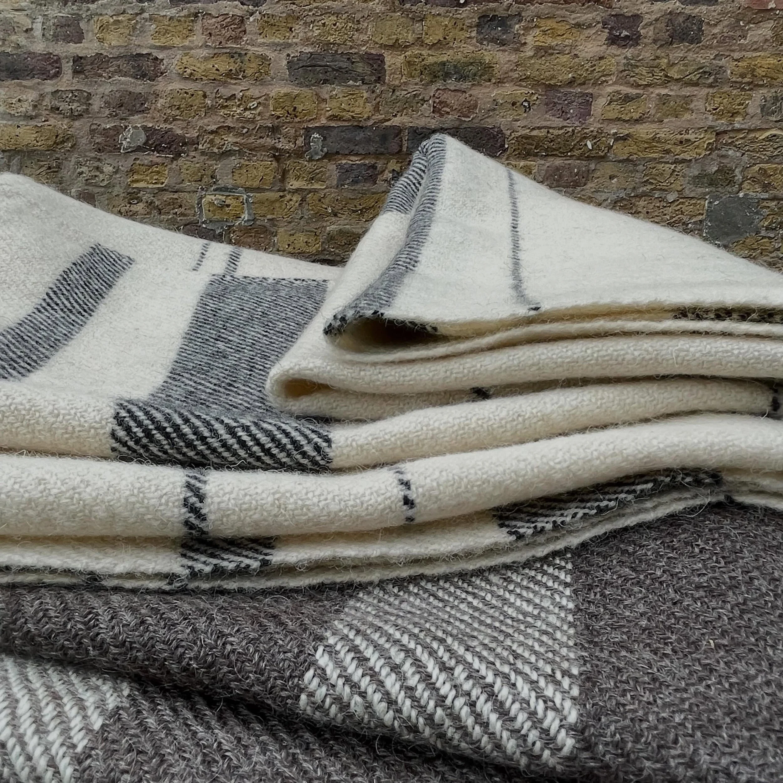 It's Open Studios @cockpitstudios Deptford this weekend and it would be great to see you there.

We'll be open Friday 12th 2-9pm and Saturday 13th and Sunday 14th 12-6pm.

I'll be in Studio 305 if you fancy squishing some wool or a chat about weaving