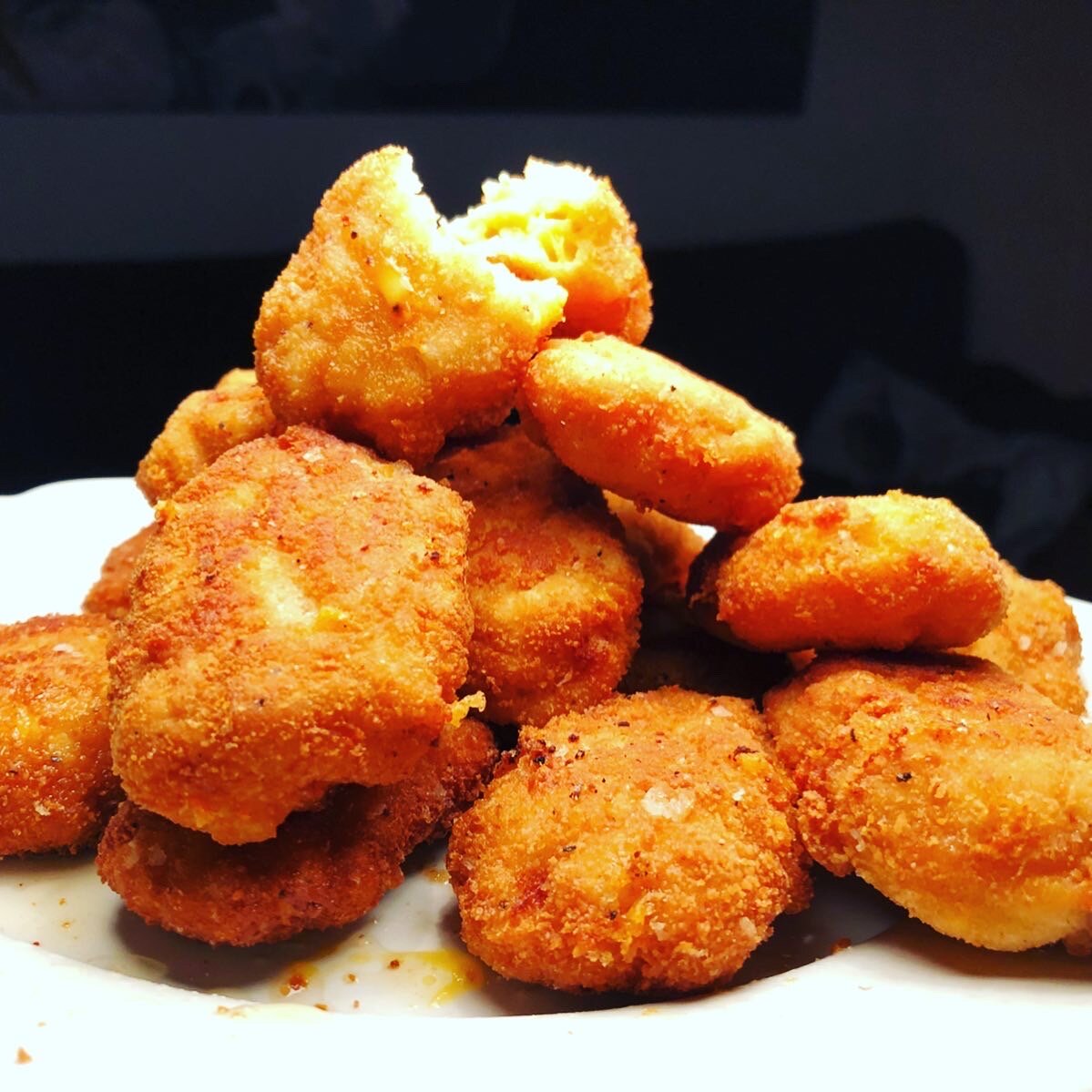 Cheddarchicken nuggets — Supertasty.dk