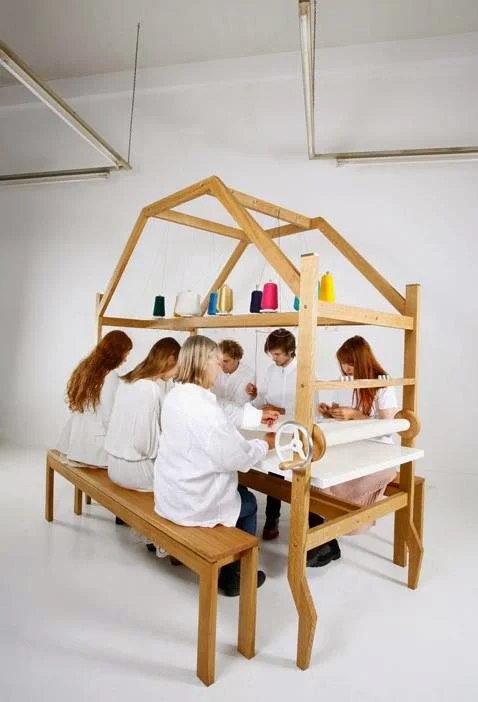 Crossover Collective: Mesa de bordado colectivo