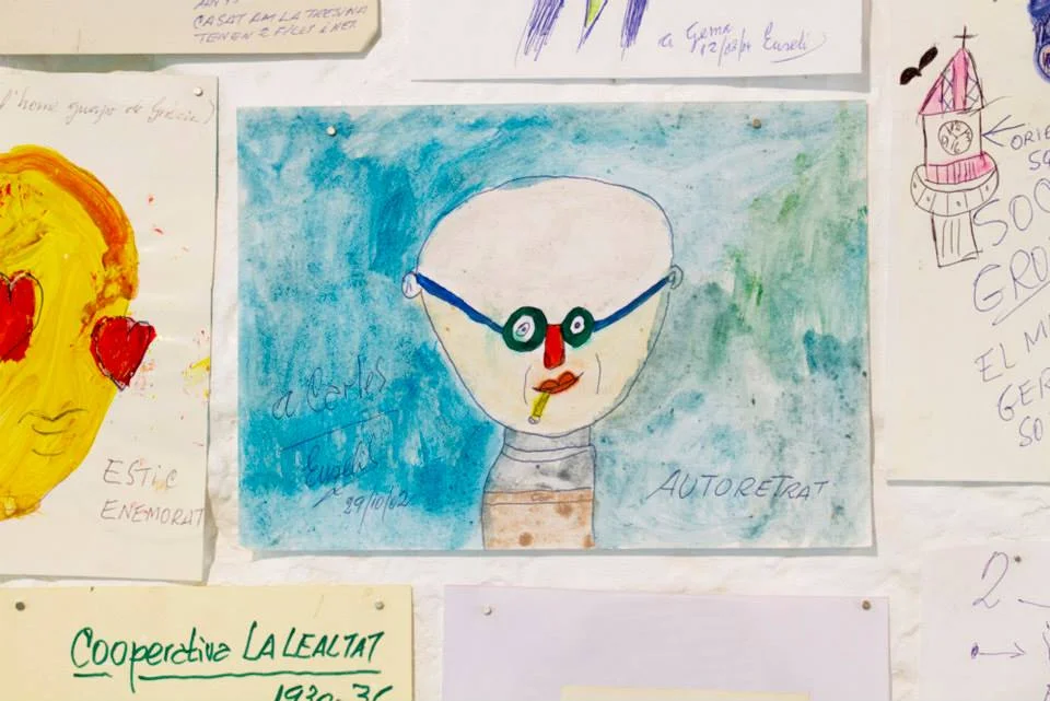 Exposición “L’Eusebi“ junto Mike i Maike e n la galería Meeatings23, un tributo a una de las figuras más emblemáticas del barrio barcelonés de Gràcia. Eusebi es un artista autodidacta y autoproclamado, que inicia su práctica tras su jubilación, adoptando un nuevo modo de supervivencia – el del arte. Su obra nace de la necesidad de seguir adelante, de su auténtico deseo por conectarse con su alrededor y mantenerse anclado en su barrio.