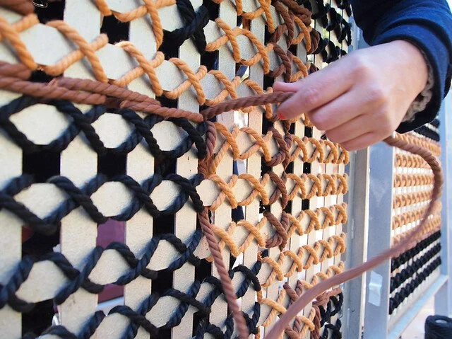 2º experimento de bordado en la calle: punto de cruz gigante