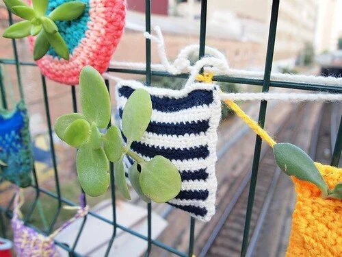 Crónica de la 6a guerrilla de ganchillo: plantbombing