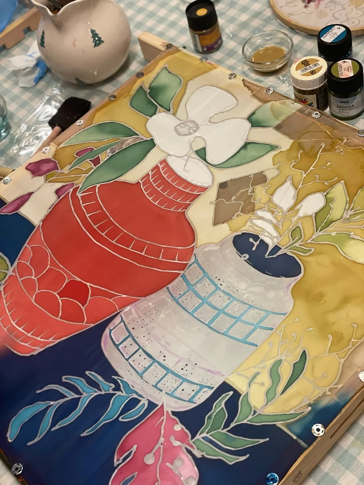 ✨ Taller de batik sobre seda &mdash; Ma&ntilde;ana s&aacute;bado ✨
Inscripciones abiertas en duduadudua.com

El batik es una t&eacute;cnica ancestral de estampaci&oacute;n textil originaria de Indonesia, especialmente de la isla de Java, donde se tra