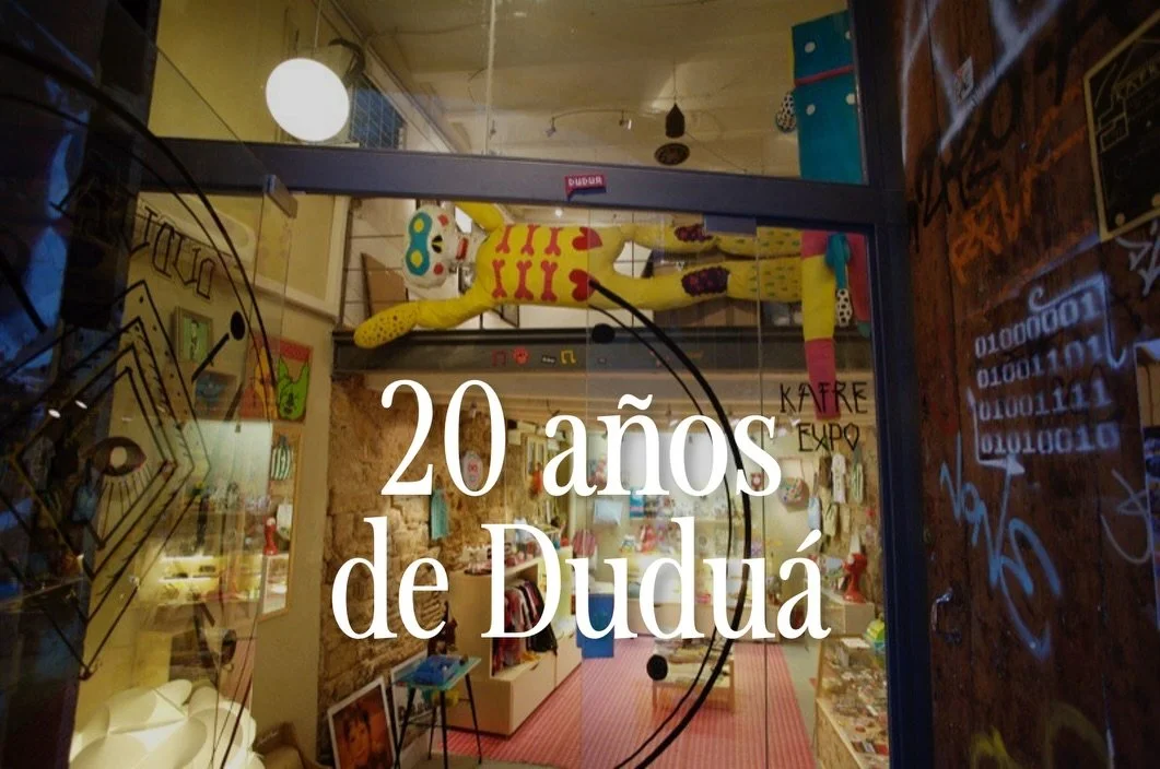Este a&ntilde;o Dudu&aacute; cumple 20 a&ntilde;os. Que se dice r&aacute;pido.

En todo este tiempo han pasado muchas cosas:
tienda y galer&iacute;a en el Born, concursos de pasteles de fantas&iacute;a, presentaciones, much&iacute;simos talleres, @fe