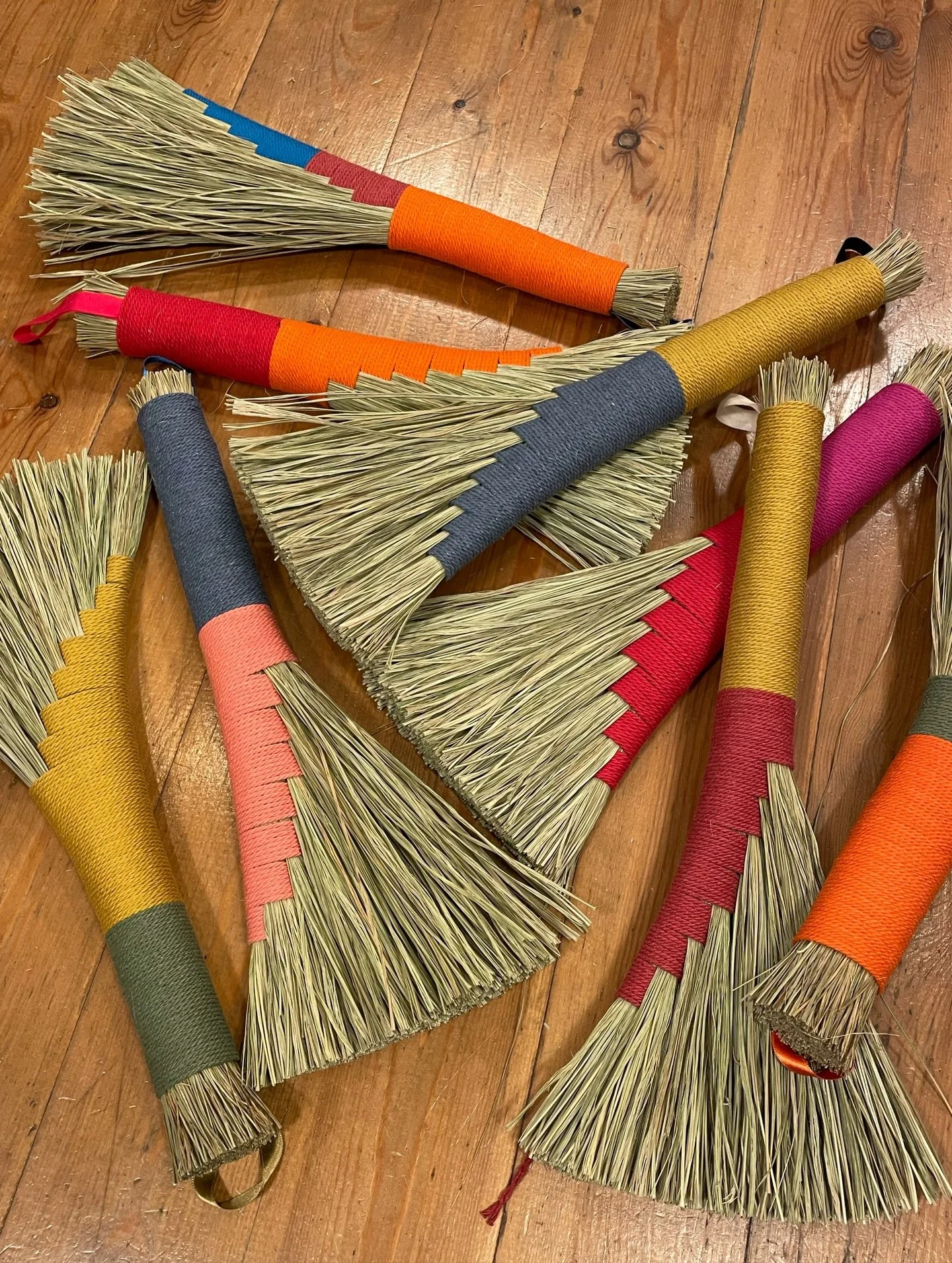 Este domingo 26 de abril @andor_studio vuelve a @duduabcn para impartir un taller de escobas de esparto. Aprender&aacute;s a hacer una escoba de mano con materiales sostenibles y biodegradables, usando t&eacute;cnicas tradicionales. Las escobas ser&a