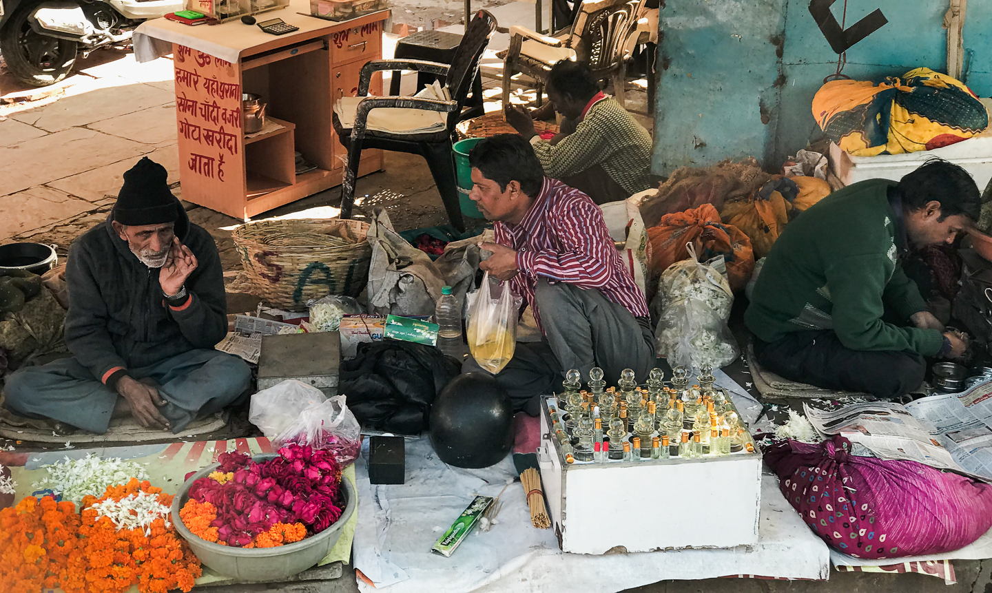  Sidewalk market, Agra 