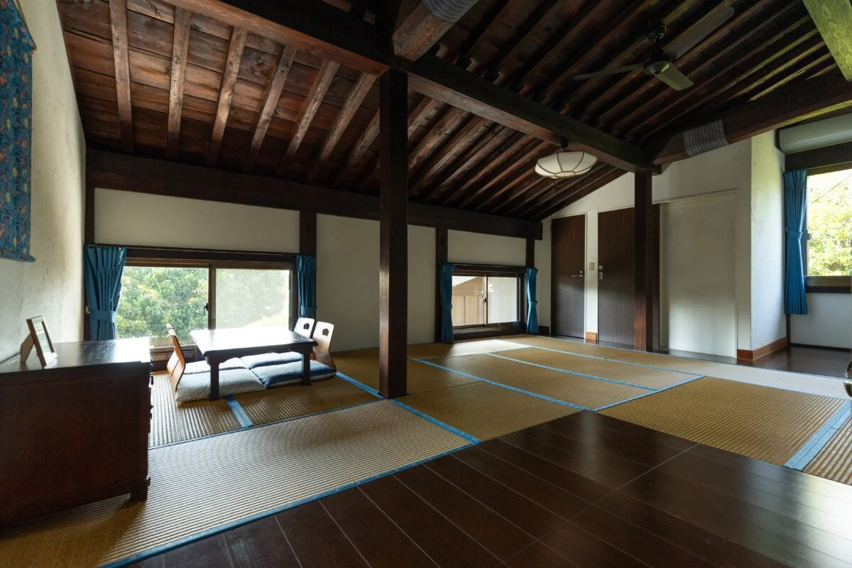 le lotus room.jpg