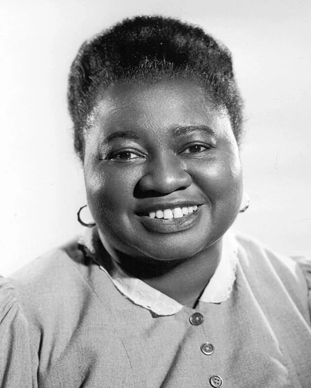 Utilis&eacute;e principalement dans les m&eacute;dias am&eacute;ricains, la &laquo; mammie &raquo; est une caricature raciste de la servante noire d&eacute;vou&eacute;e &agrave; ses ma&icirc;tres blancs. Maternelle et protectrice, elle s&rsquo;occupe