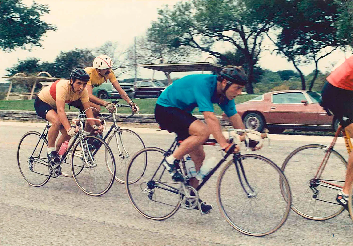 Gluckman (in blue) rides his Trek 560 in the mid 1980s. Photo courtesy of Steve Gluckman.