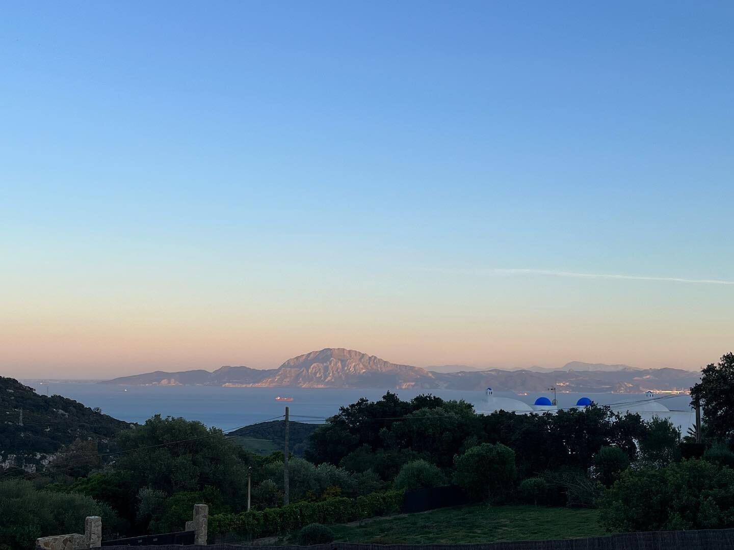 Tarifa sunset. ☀️
Atlas Mountains. 
Europe | Africa. 
Mediterranean Sea | Atlantic Ocean. 
= MAGIC 💫

#tarifa 
#sunset
#spain 
#atlasmountains 
#nofilter
