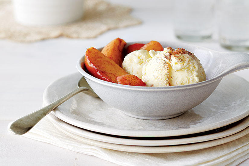 Style at home | RECIPE: HOT CARAMELIZED APPLES WITH VANILLA BEAN ICE CREAM