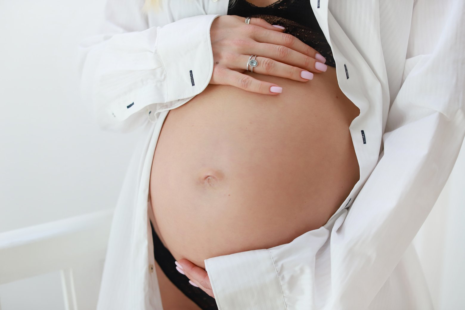 Professional pregnancy photoshoot