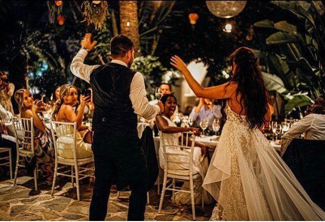 ✨GABI✨ What an entrance from these two! This couple were so much fun to work with even if the linen suits nearly gave me a nervous breakdown to perfect 🤣 The @berta trademark train looking stunning in this shot by island talents @mattmorganphotograp