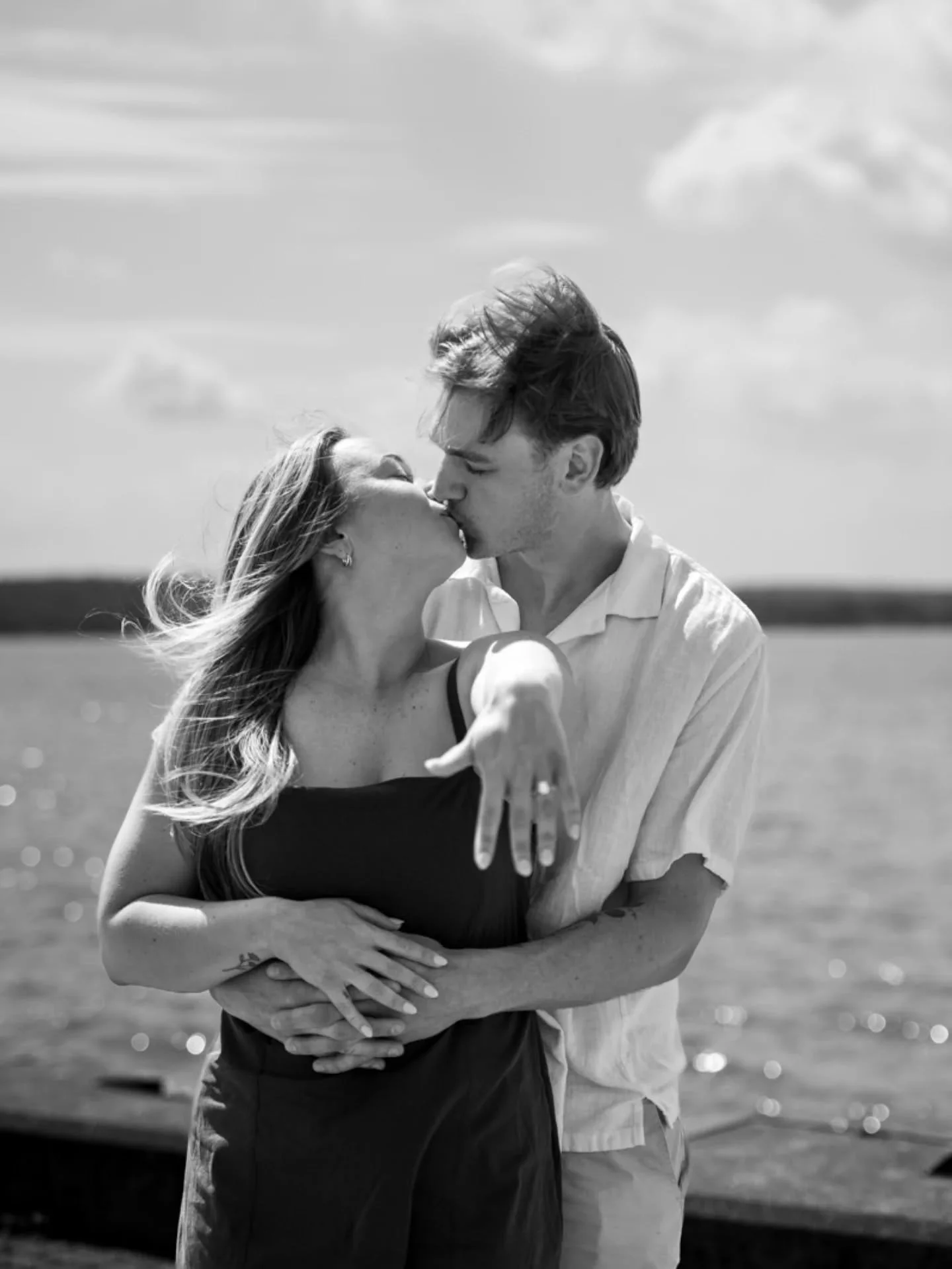 A proposal session I edited for a client - just basic edits, no retouching needed 💍✨ Keeping things clean, natural, and true to the moment.

Photogs, if you need an extra hand with editing, I've got you!!

📷 @crazycatladyphotography.ccl 

#photoedi