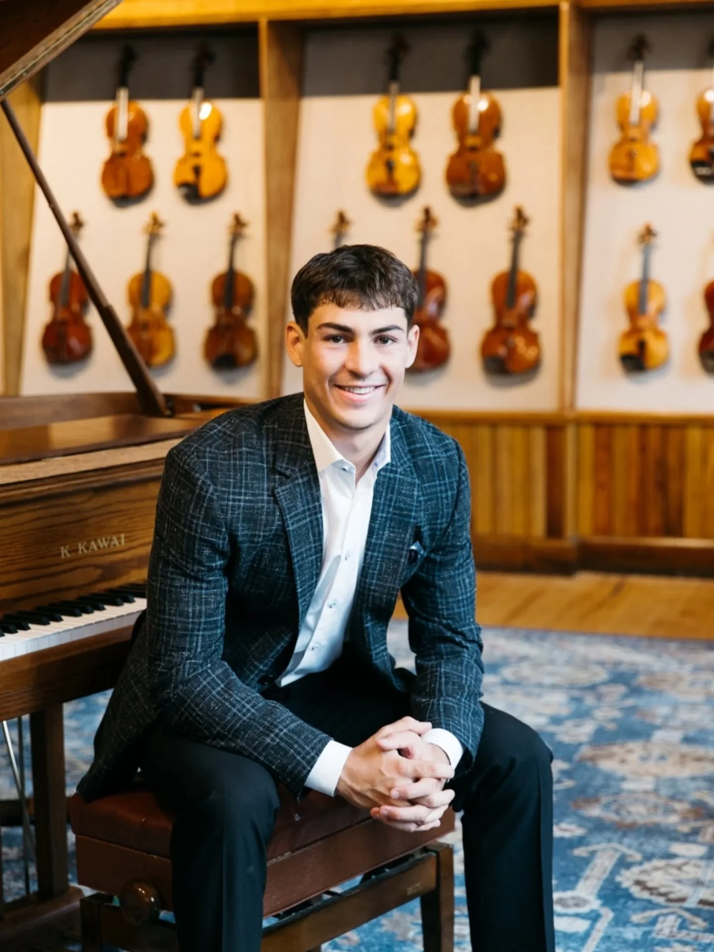 Winter days, warm memories.
Sharing some senior portrait work from earlier this year. clean, thoughtful retouching that stays true to who they are. 

 📸 By @robinfoxphotography 

#photoretouching #photoretoucher #photoretouch #retoucher #retouch #re