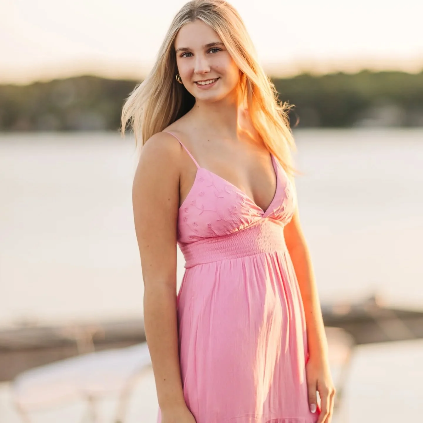 Collaborative workflow with photographers: This photographer handled exposure and color grading, I handled the retouching. Clean skin, refined details, ready to deliver to clients.  Every project is customized to your work flow. 

📷 @robinfoxphotogr