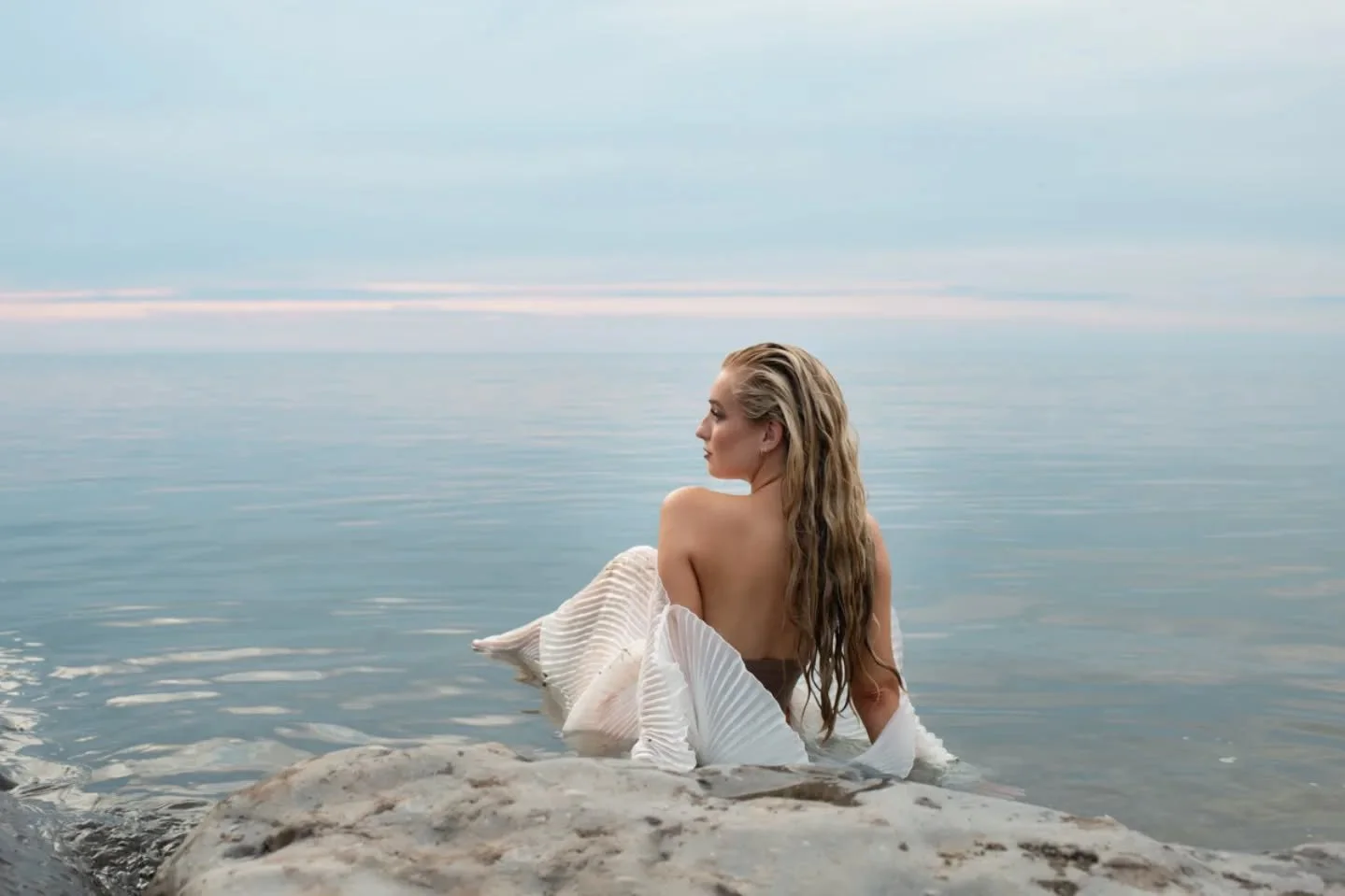 This beauty needs her own post. 😍✨ More to follow soon! 

If you need retouching or editing done I'm your girl!  Feel free to reach out with any questions!

📷 @crazycatladyphotography.ccl