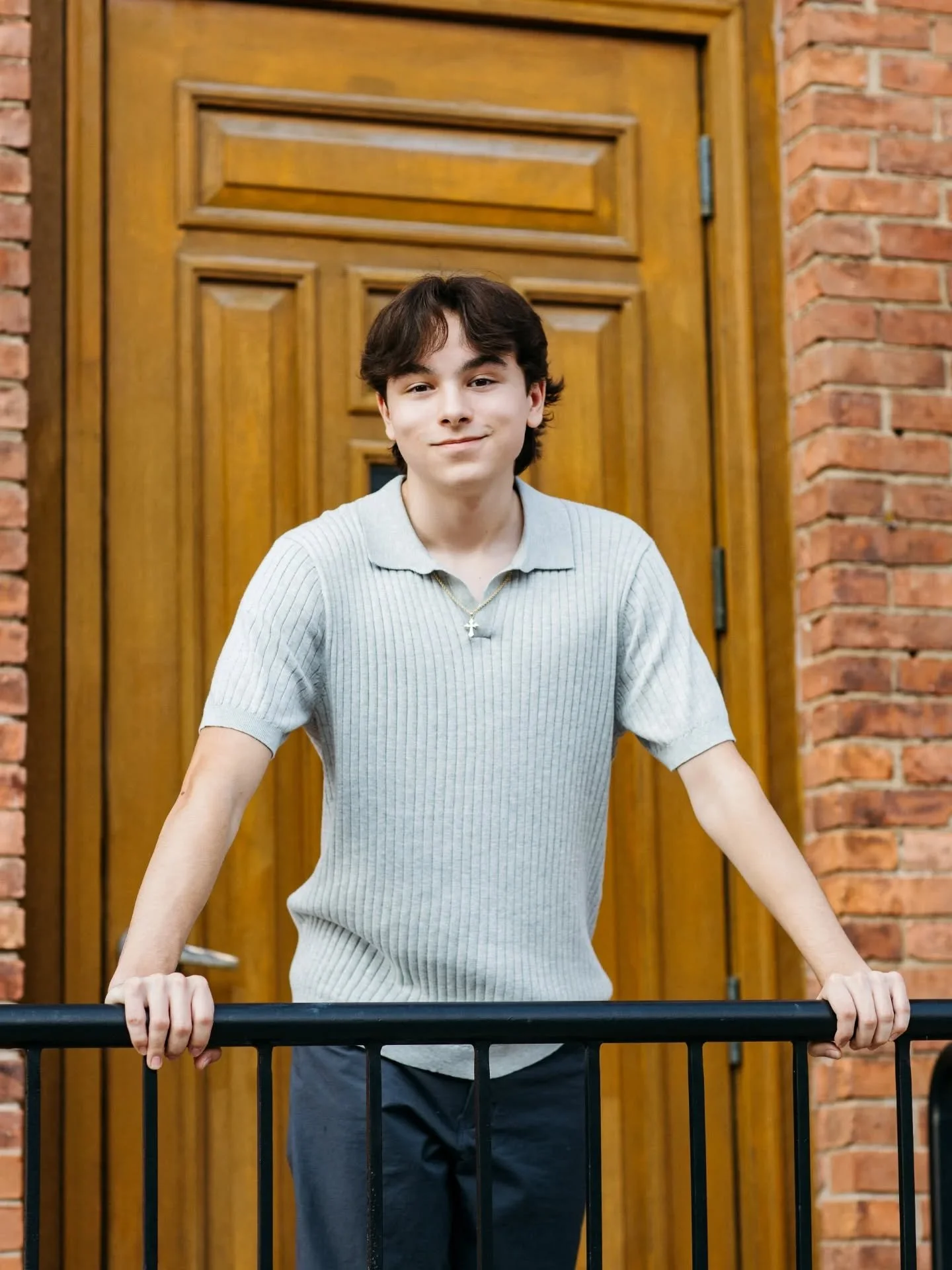 Subtle retouch on this senior session &mdash; keeping skin natural and textures real 💼
Just enough polish to elevate, not overdo.

Photogs, if you need clean edits that still feel like your work, I&rsquo;m your person.

📷 By @robinfoxphotography

#