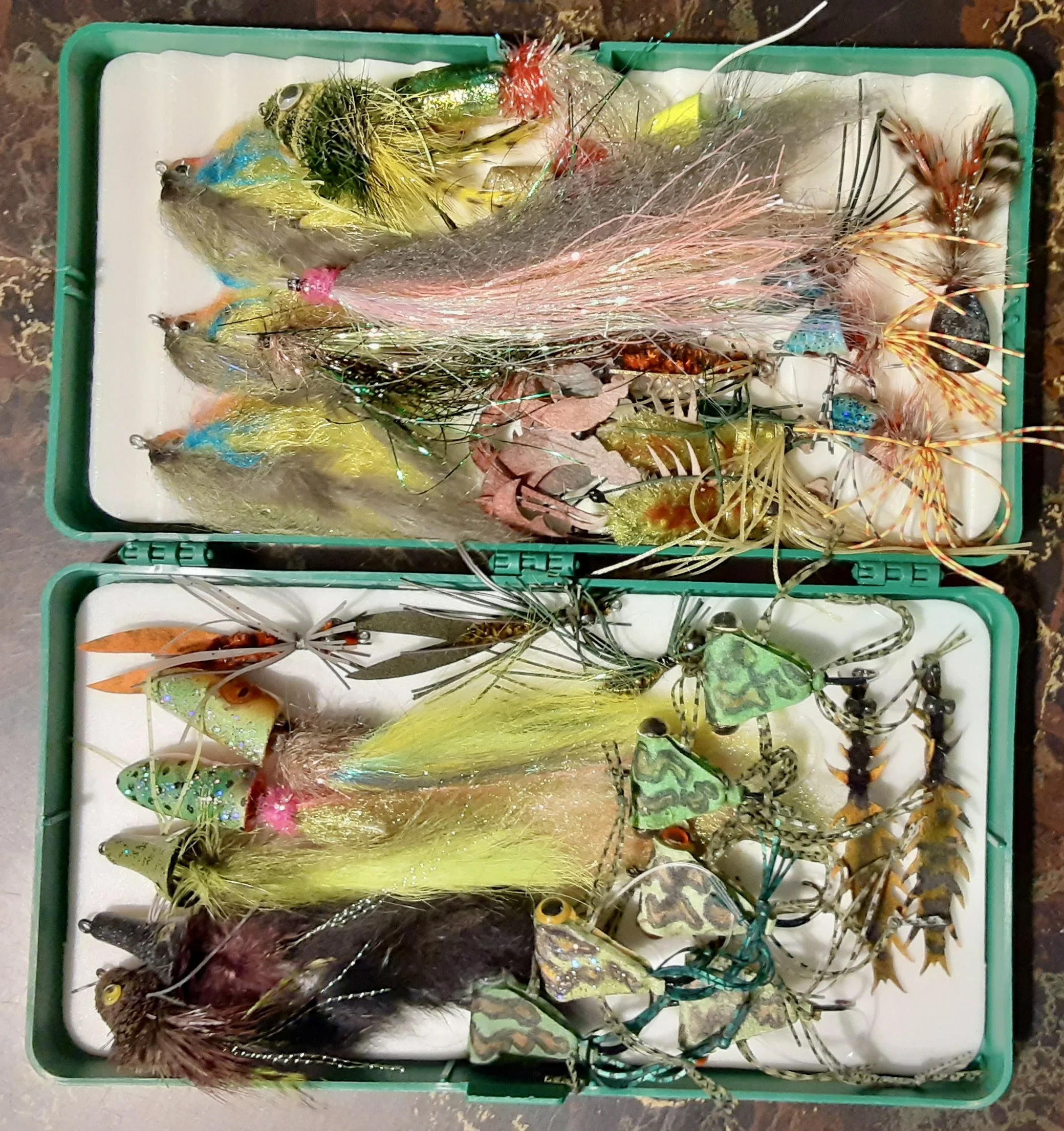 #028 • FLY BOX WITH FLIES TIED BY RICHARD MEADE