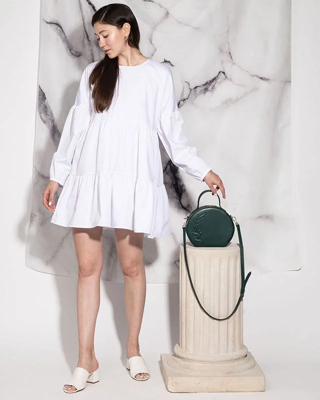 Happy Monday!

#tellnoleyes #handbags #leatherbag #madeinitaly #luxuryhandbag #luxury #italianleather #ootd #handmade #newyorkfashion #londonfashion #milanfashion #parisfashion #celine #style #design #fashionista #fashionable #instafashion #fashiongr