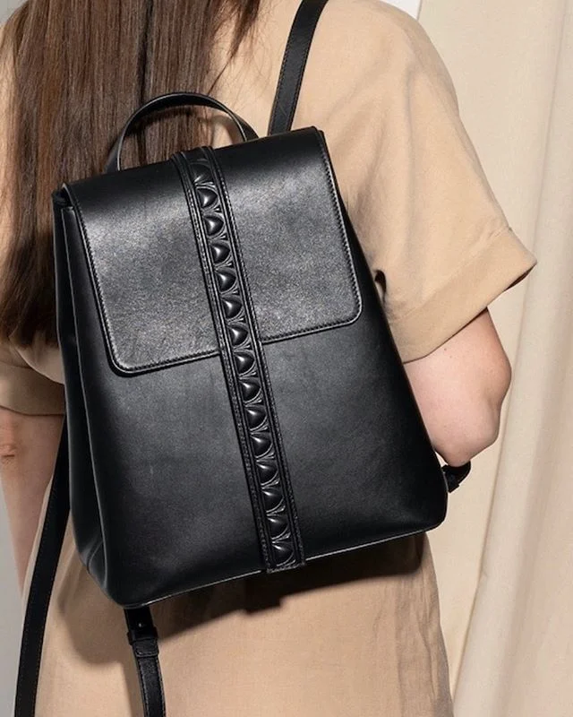 It&rsquo;s all in the details!
The Frances backpack with 3D magnetic strap!

#tellnoleyes #handbags #leatherbag #madeinitaly #luxuryhandbag #luxury #italianleather #ootd #handmade #newyorkfashion #londonfashion #milanfashion #parisfashion #celine #st