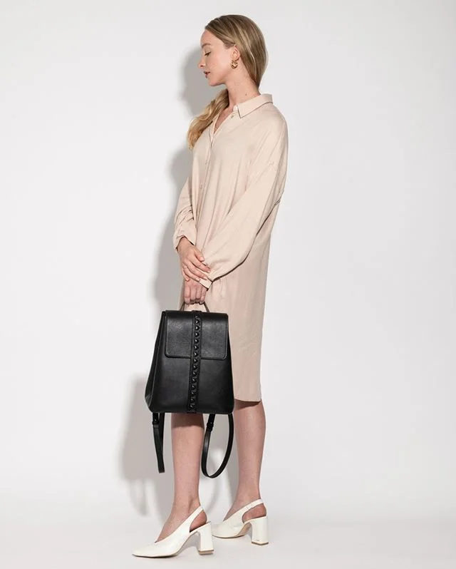 The perfect backpack for Fall! Link in bio⠀⠀⠀⠀⠀⠀⠀⠀⠀
⠀⠀⠀⠀⠀⠀⠀⠀⠀
⠀⠀⠀⠀⠀⠀⠀⠀⠀
⠀⠀⠀⠀⠀⠀⠀⠀⠀
#tellnoleyes #handbags #leatherbag #madeinitaly #luxuryhandbag #luxury #italianleather #ootd #handmade #newyorkfashion #londonfashion #milanfashion #parisfashion #celin