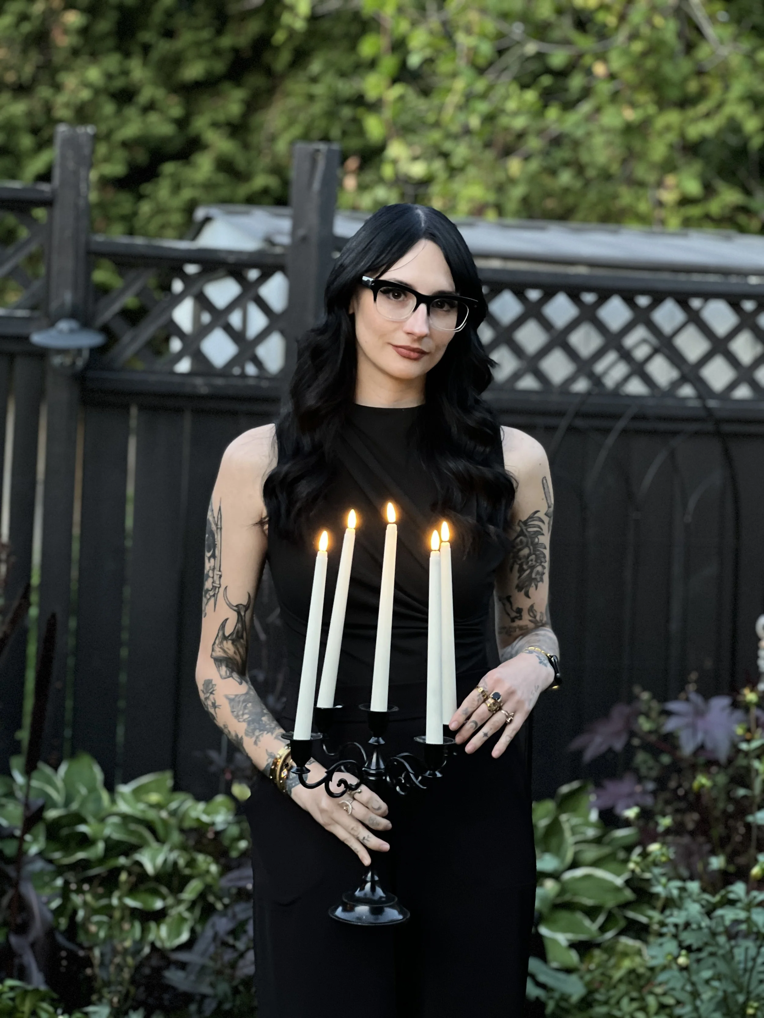 E164: Spooky Plants &amp; Goth Gardening with Chloe Hurst from @theg0thgarden