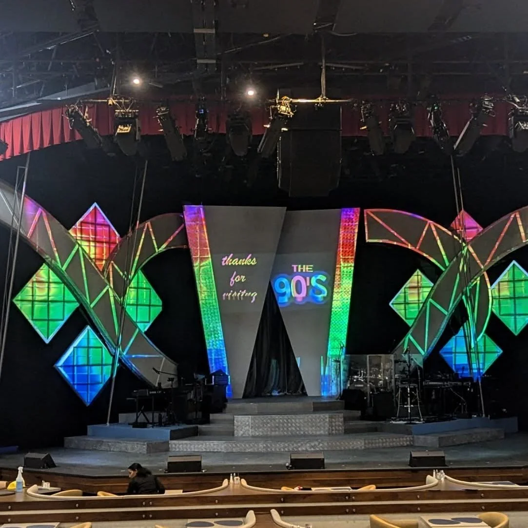 Bye Edmonton, as always it's been a pleasure! Lots of love to the whole @mayfieldtheatreyeg team - it's just always the best working here ❤️ set by the incomparable T. Erin Gruber &amp; Skye Grinde - video by yours truly#videodesign #potatocakesdigit