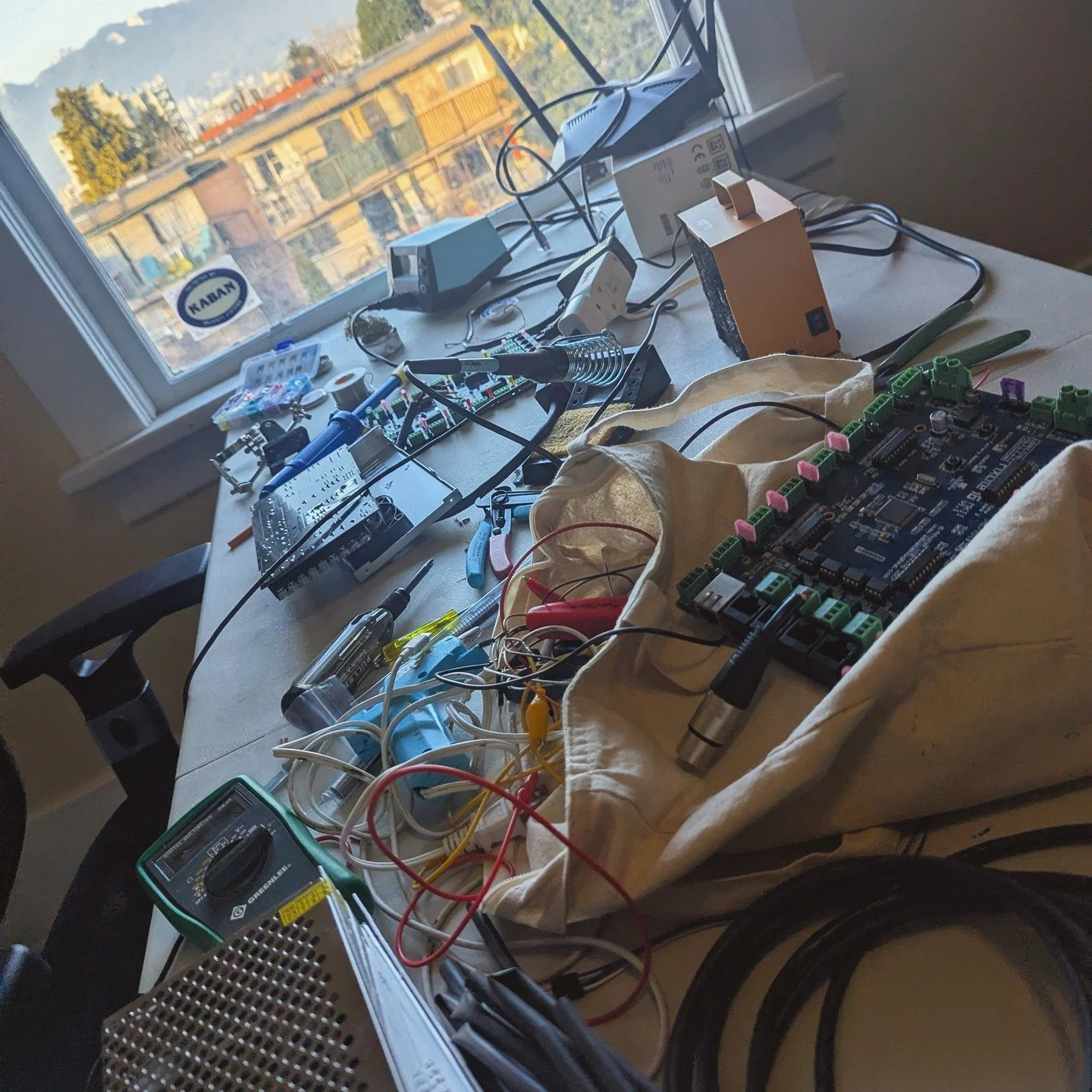 Pretty bad at actually posting anything while in the middle of the work - so here's a little dump of shots (unfortunately mostly taken from aaaaallll the way back in the house) from our recent work in Vancouver at the @pushfestival with @mammaliandiv