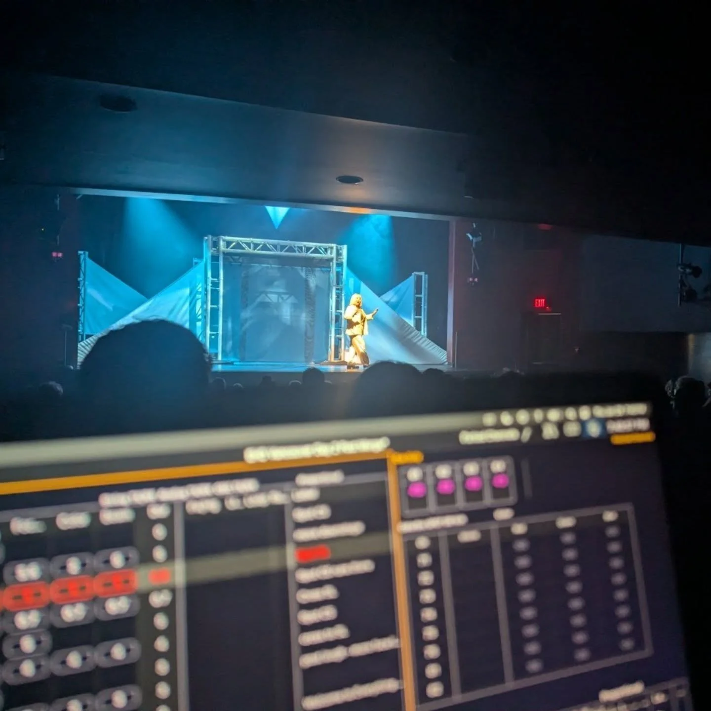 Always love to watch an audience watch a show for the first time. It's been a wild ride at the @thecultch with @mammaliandivingreflex as part of the @pushfestival - can't wait to open tomorrow!

---------

#theatre #potatocakesdigital #lightingdesign