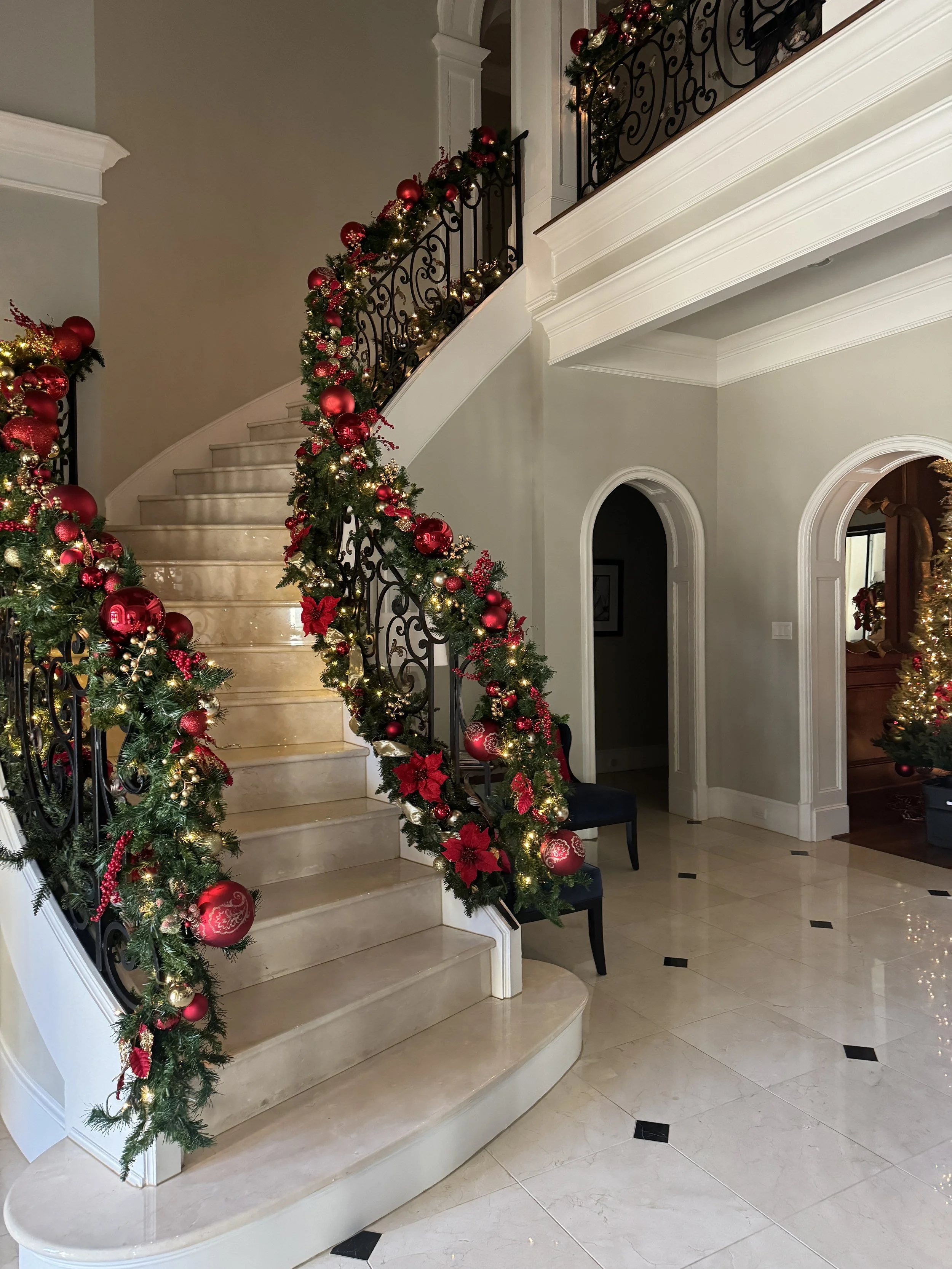 How to Store Holiday Decorations Efficiently: Tips for Organized Storage