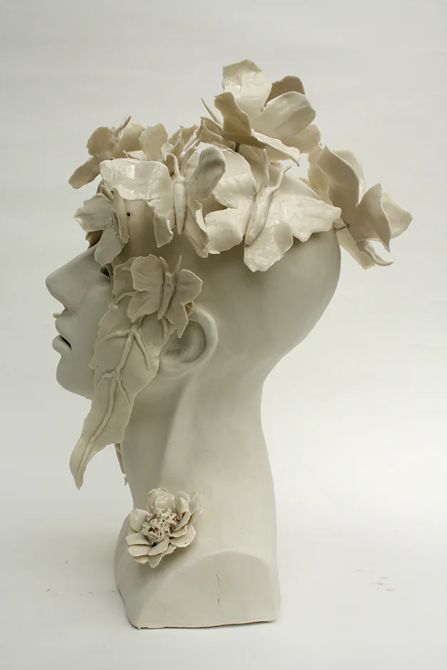 Flutterer 2015 Porcelain, gold chain