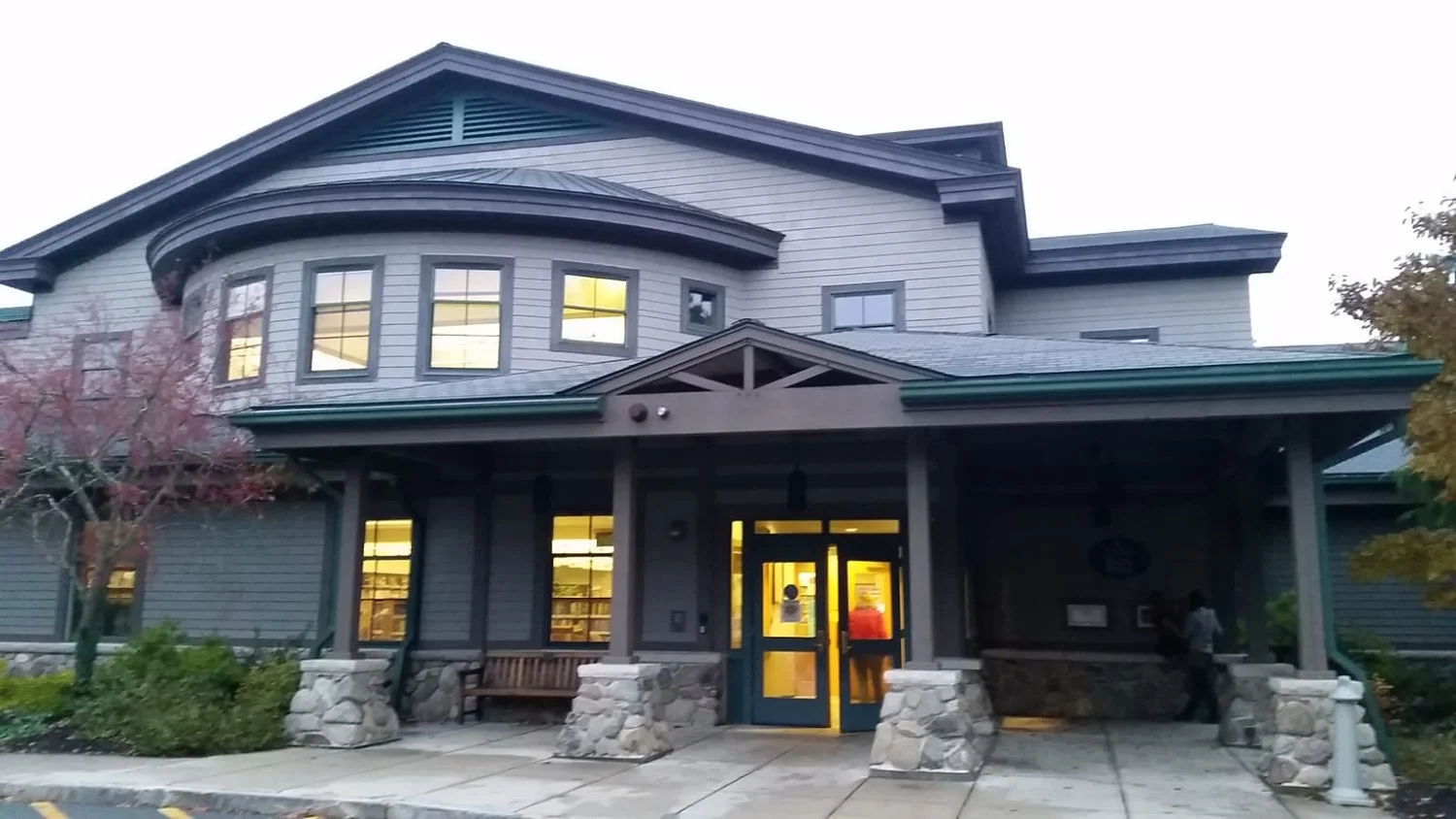 Hamilton-Wenham Public Library, Hamilton