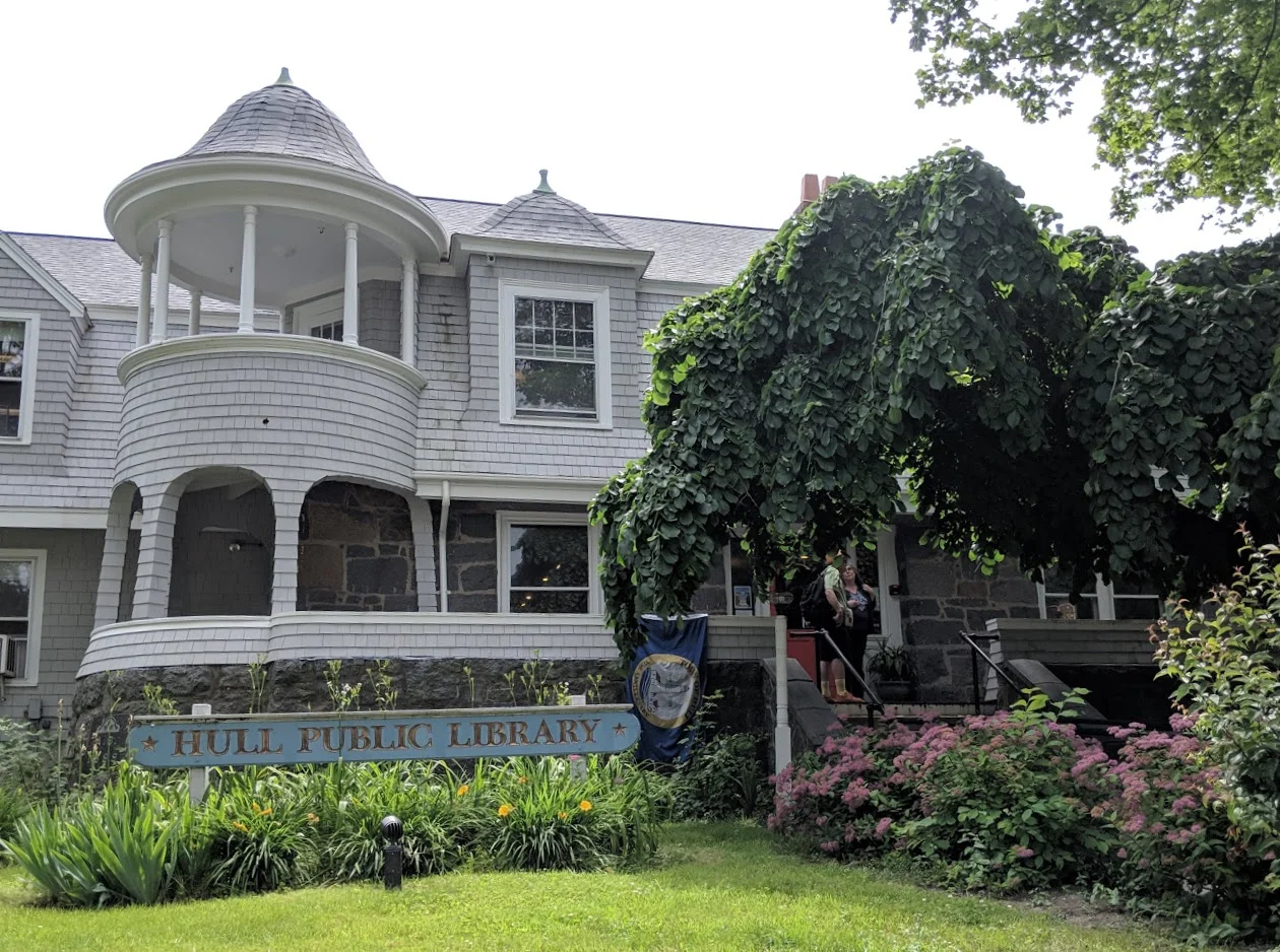 The Hull Public Library.