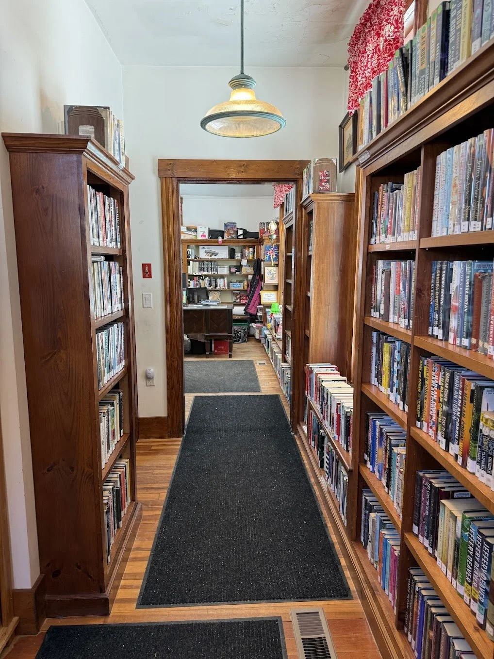 holland - interior 5.jpg