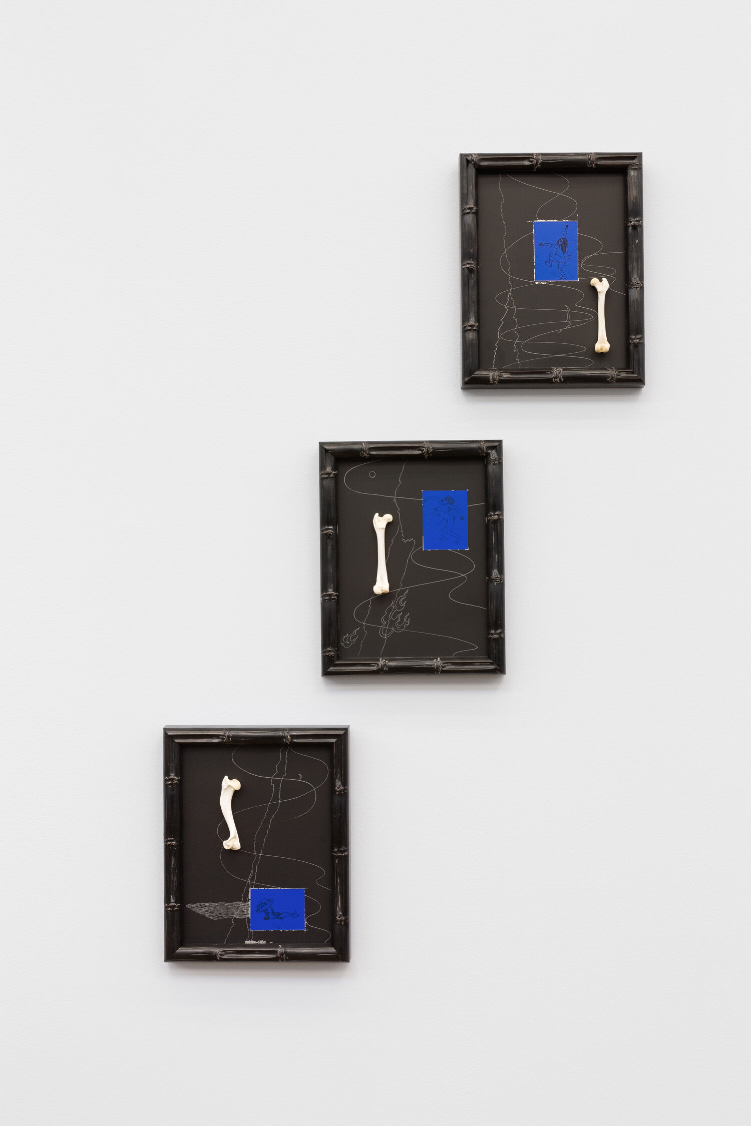  Stayed No.3 (Triptych), 2018, Acrylic on Aluminum Plate, Bones, 21×28cm (single) 