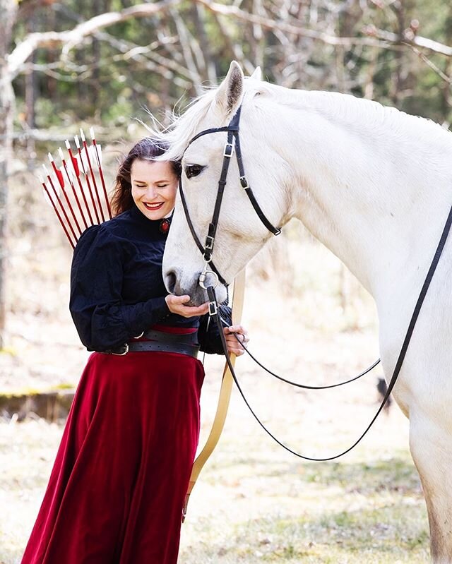 2/4 @anna_lehti ja tyylin viem&auml;t naiset, joita sain kuvata kev&auml;&auml;ll&auml;, kun korona oli muutoin tyhjent&auml;nyt kalenterini. Voi mik&auml; ilo ja kauneus, kiitos @kataiberico 
#valokuvaajaturku #henkil&ouml;kuvaus #lehtikuvaaja #tyyl