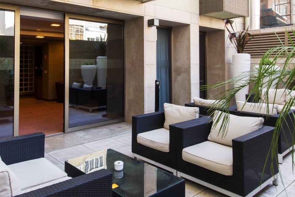 balcony-courtyard-villa-backyard-5-960x960.jpeg