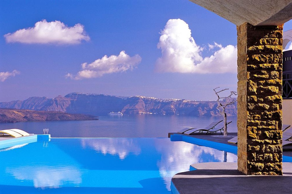 Astarte Suite, Greece