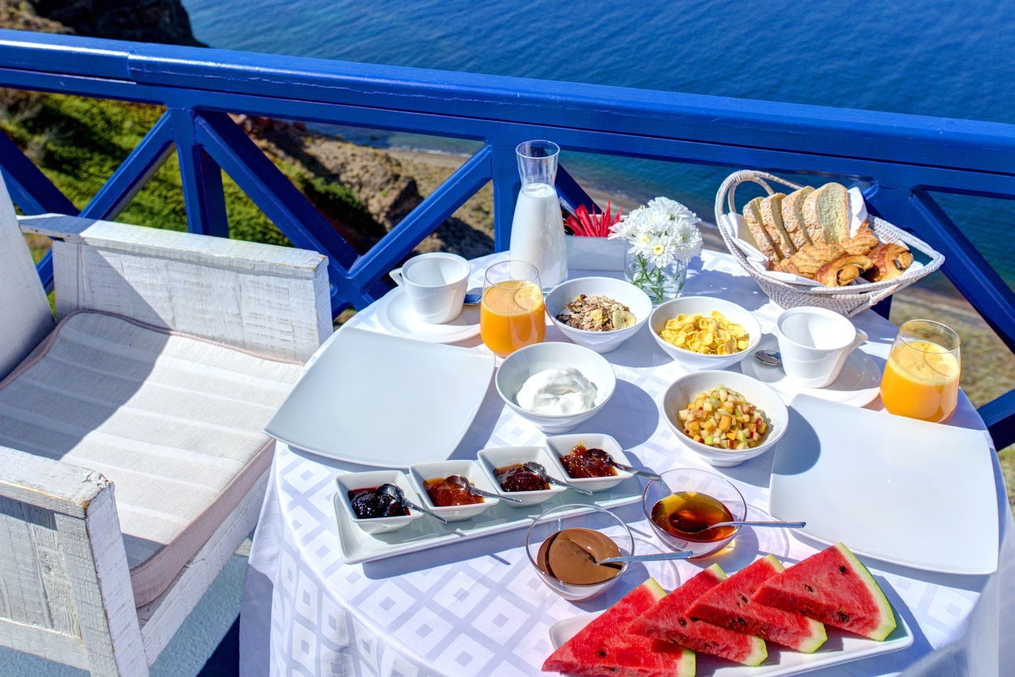 3_Junior_suite_private_couples_Jacuzzi_sea_volcano_caldera_views_Astarte_Suites_Hotel_Santorini_island.jpg