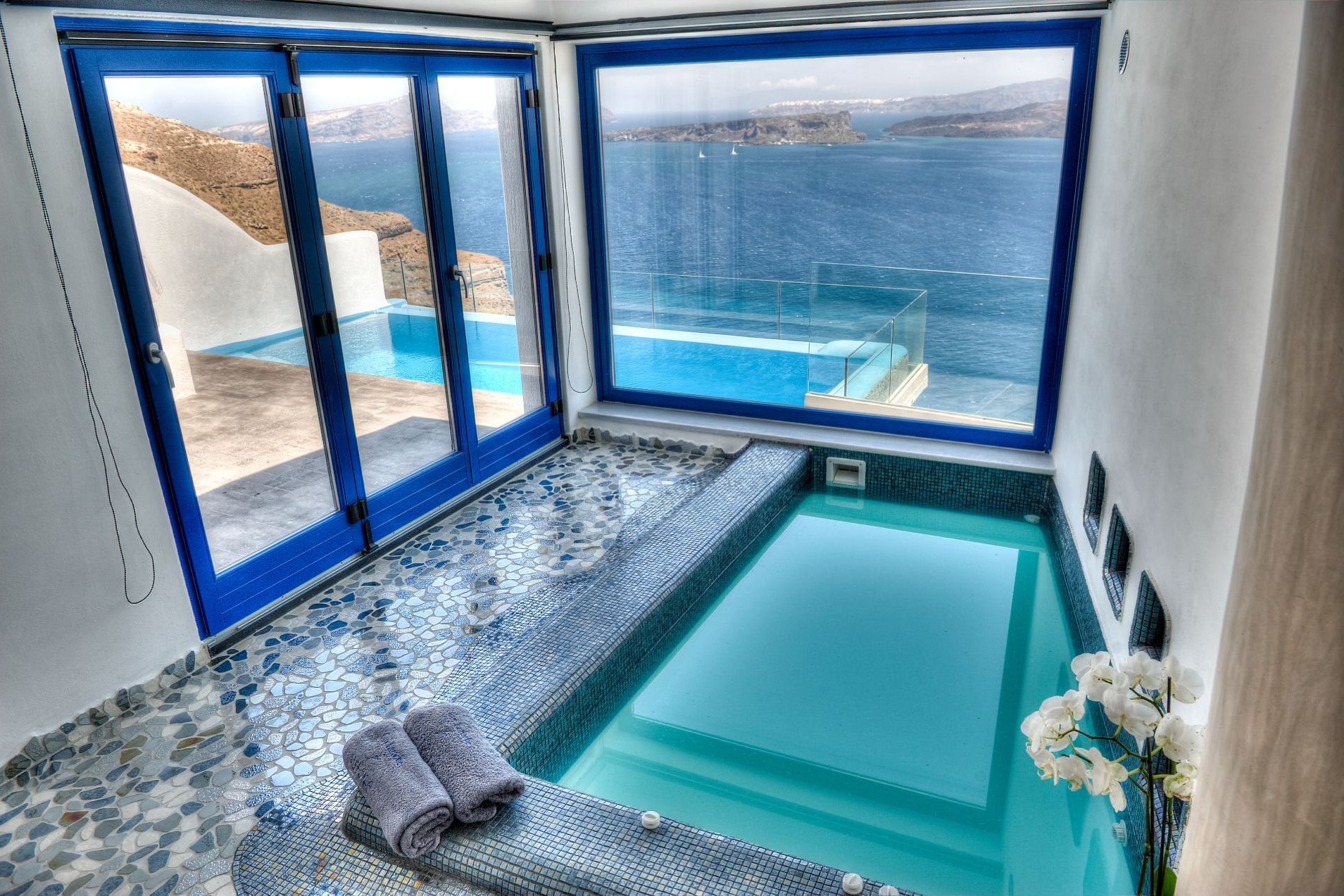 Astarte_Suite_private_infinity_pool_Santorini_A5_-_.jpg